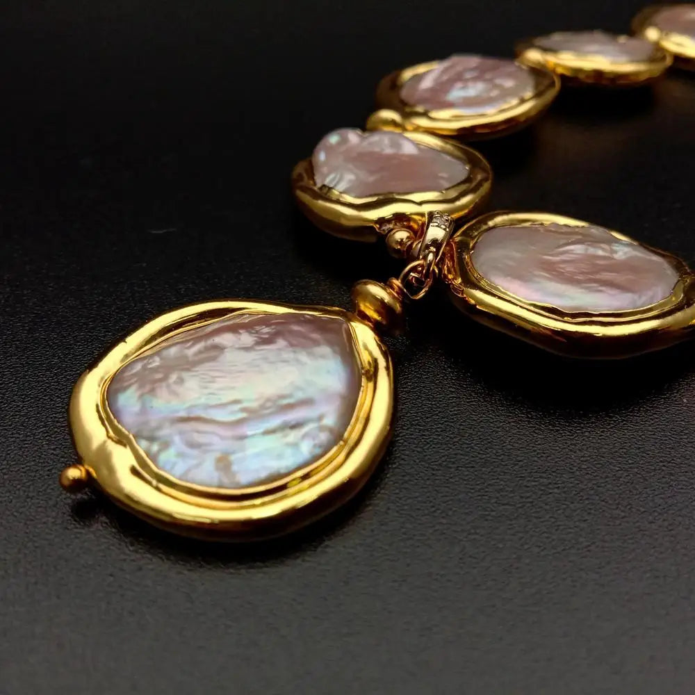 Daphné – Luxe parelketting met gouden details