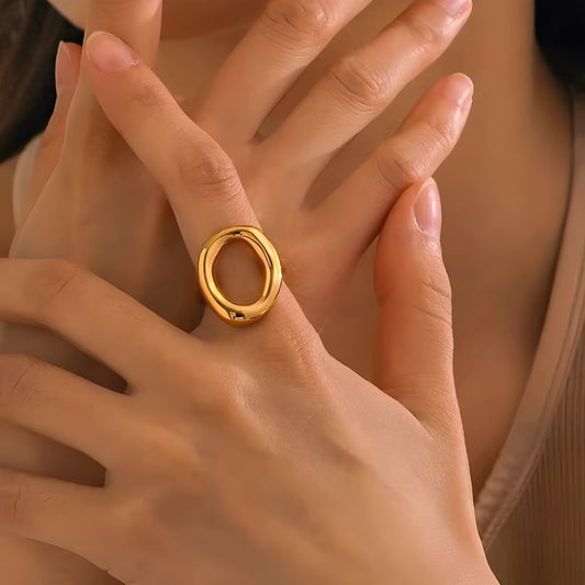 Aveline – Open Design Statement Ring