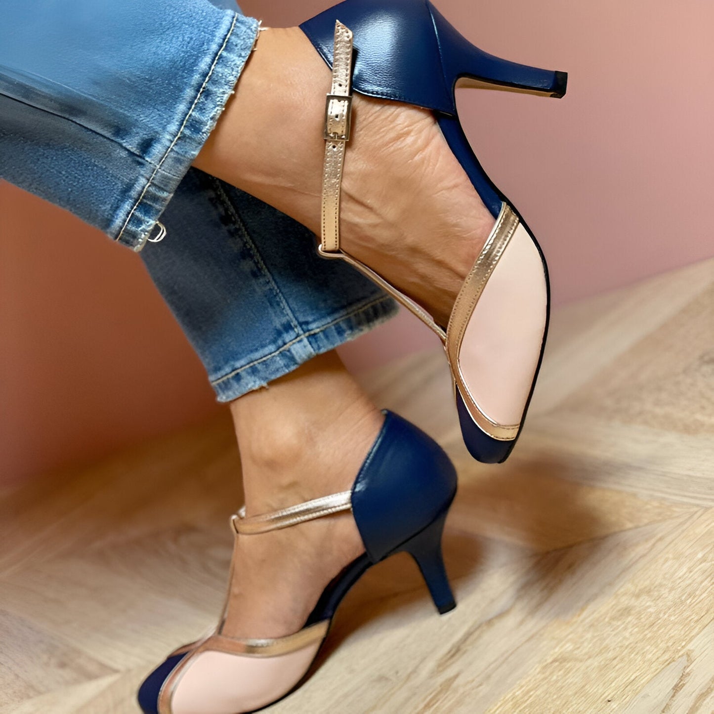Liliane – T-Strap Pumps