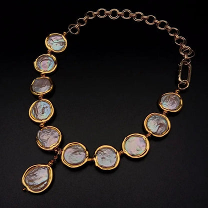 Daphné – Luxe parelketting met gouden details