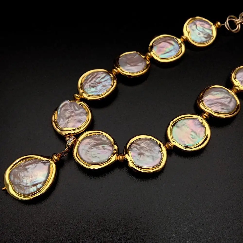 Daphné – Luxe parelketting met gouden details