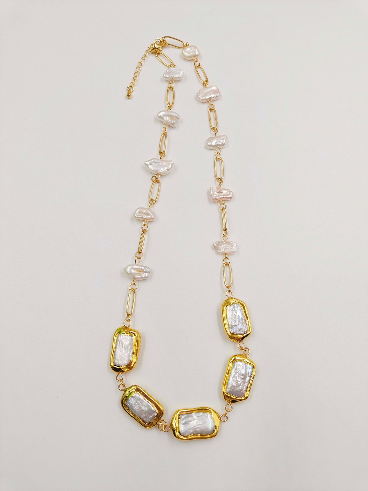 Célestine – Vergulde zoetwaterparelketting