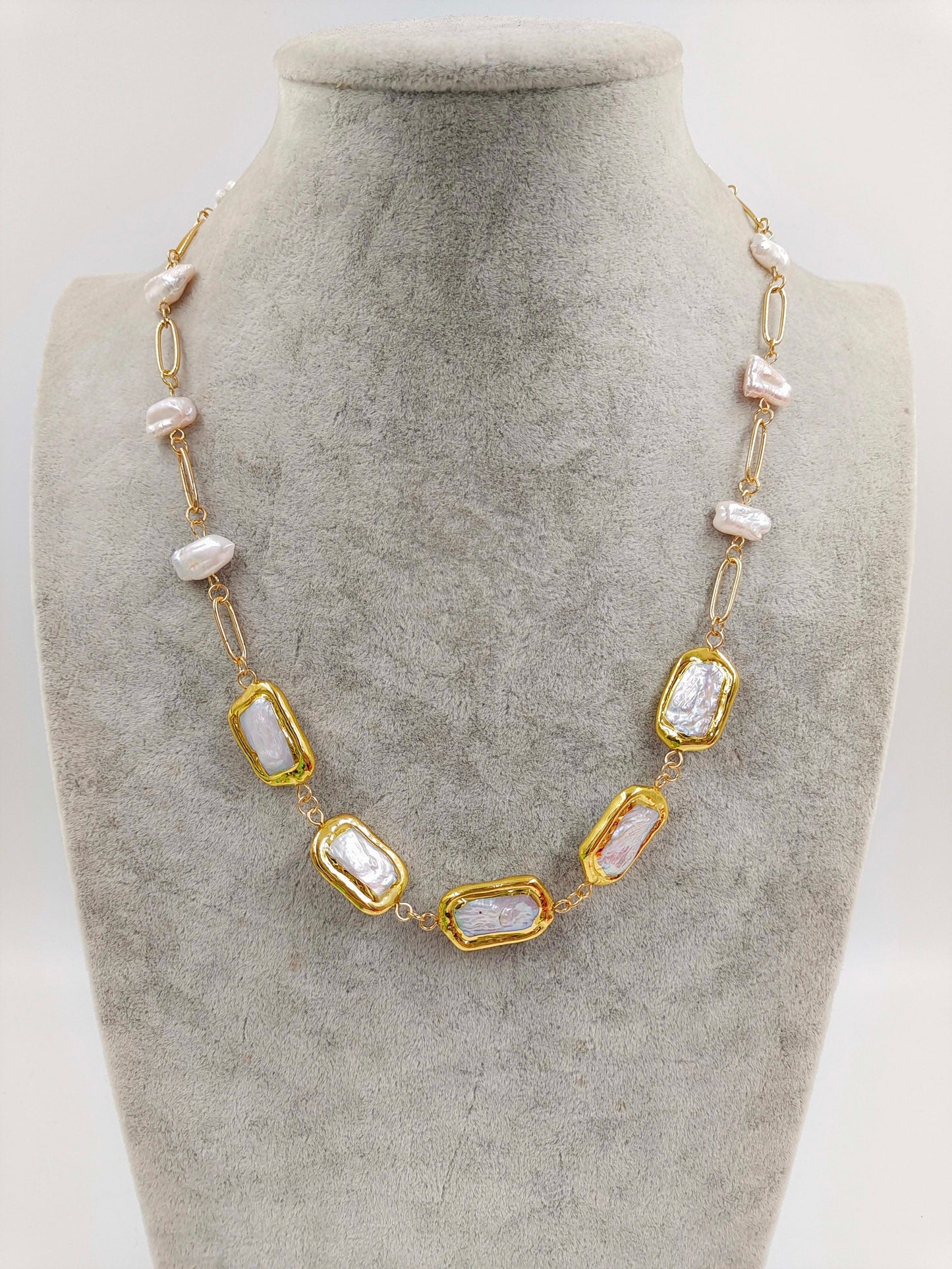 Célestine – Vergulde zoetwaterparelketting